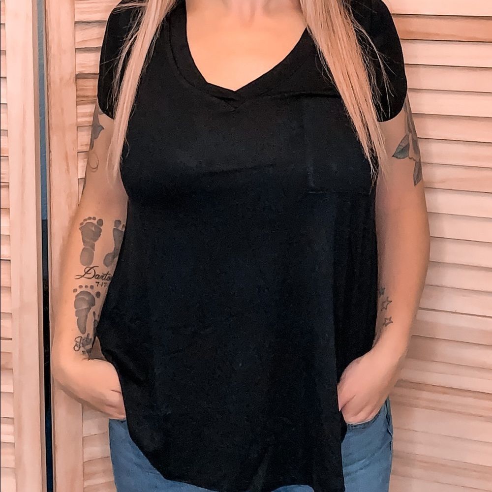Black slouchy pocket - deep v neck basic t-shirt